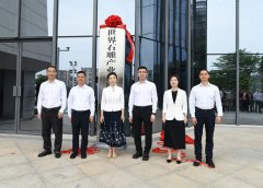 加力扇动保守财产双翼 福建惠安推进石雕 加力扇动保守财产双翼 福建惠安推进石雕
